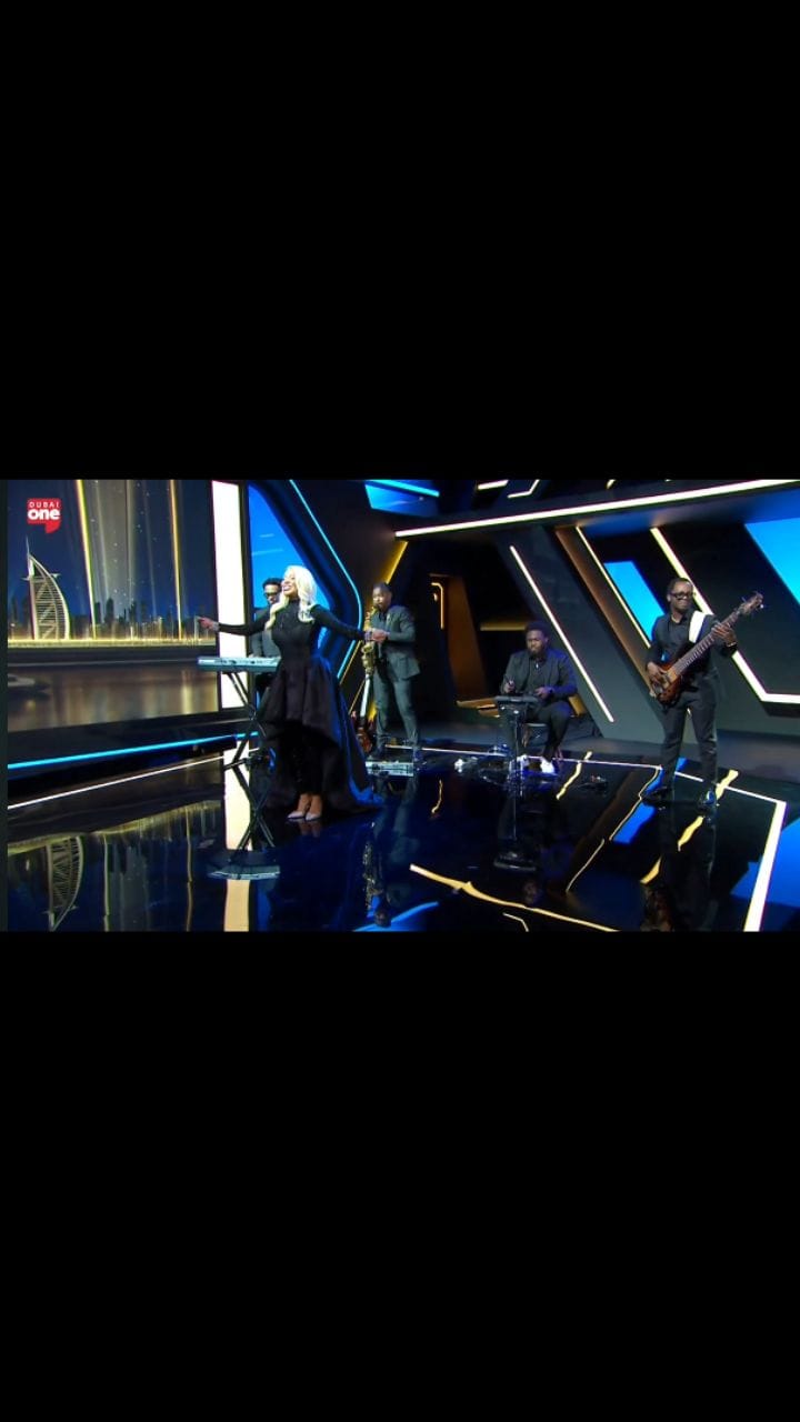 Post 7 by 𝗧𝗼𝗶 𝗗𝘂𝗽𝗿𝗮𝘀 | 𝗦𝗶𝗻𝗴𝗲𝗿 & 𝗦𝗵𝗼𝘄𝗴𝗶𝗿𝗹 on Instagram (video)