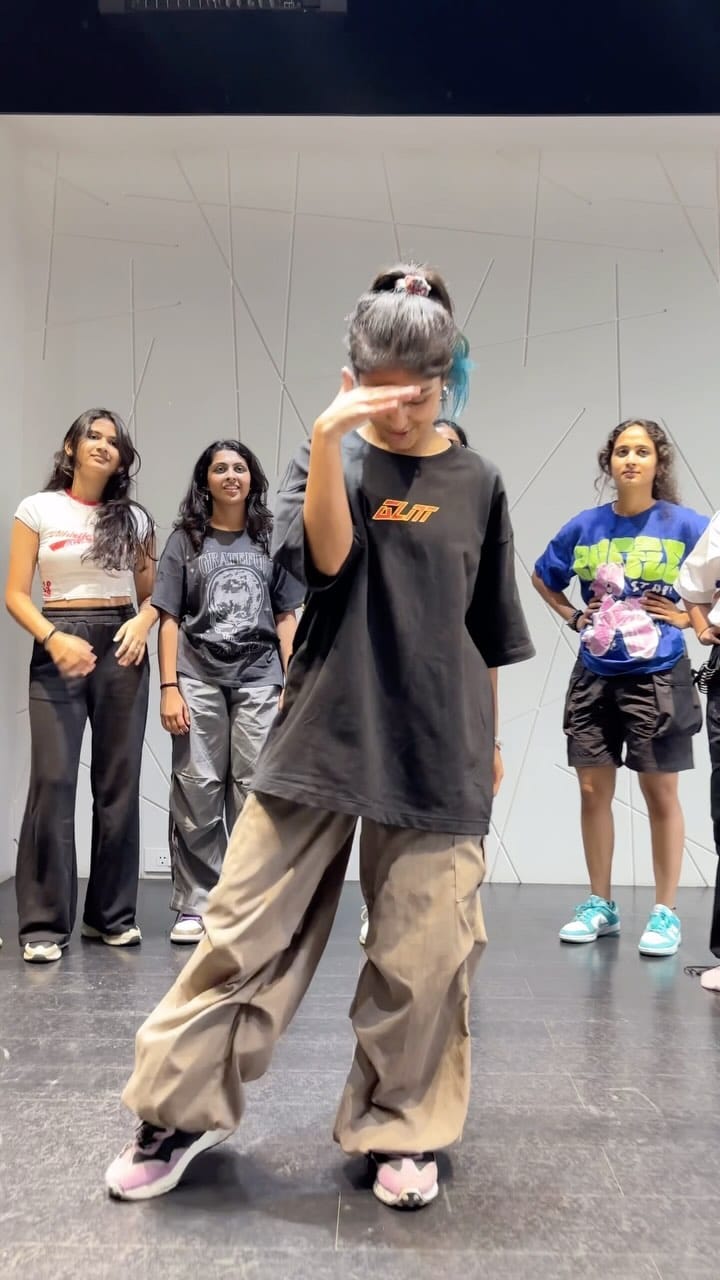 Post 9 by Khushi Garg on Instagram (video)