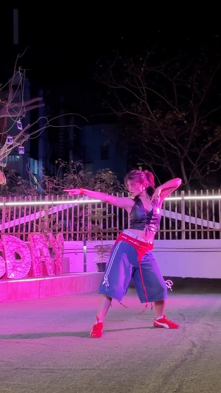 Post 5 by Khushi Garg on Instagram (video)