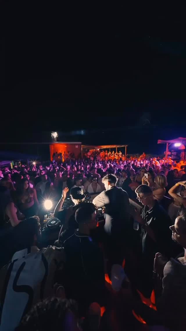 Post 6 by A ZI | ای زی on Instagram (video)