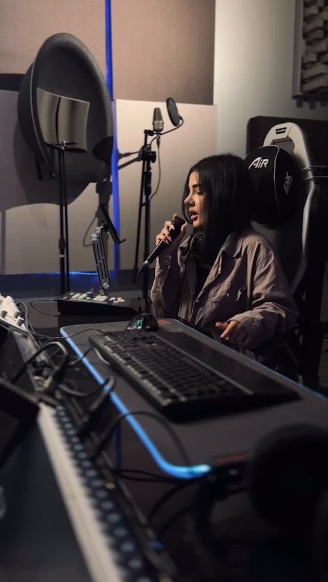 Post 8 by A ZI | ای زی on Instagram (video)