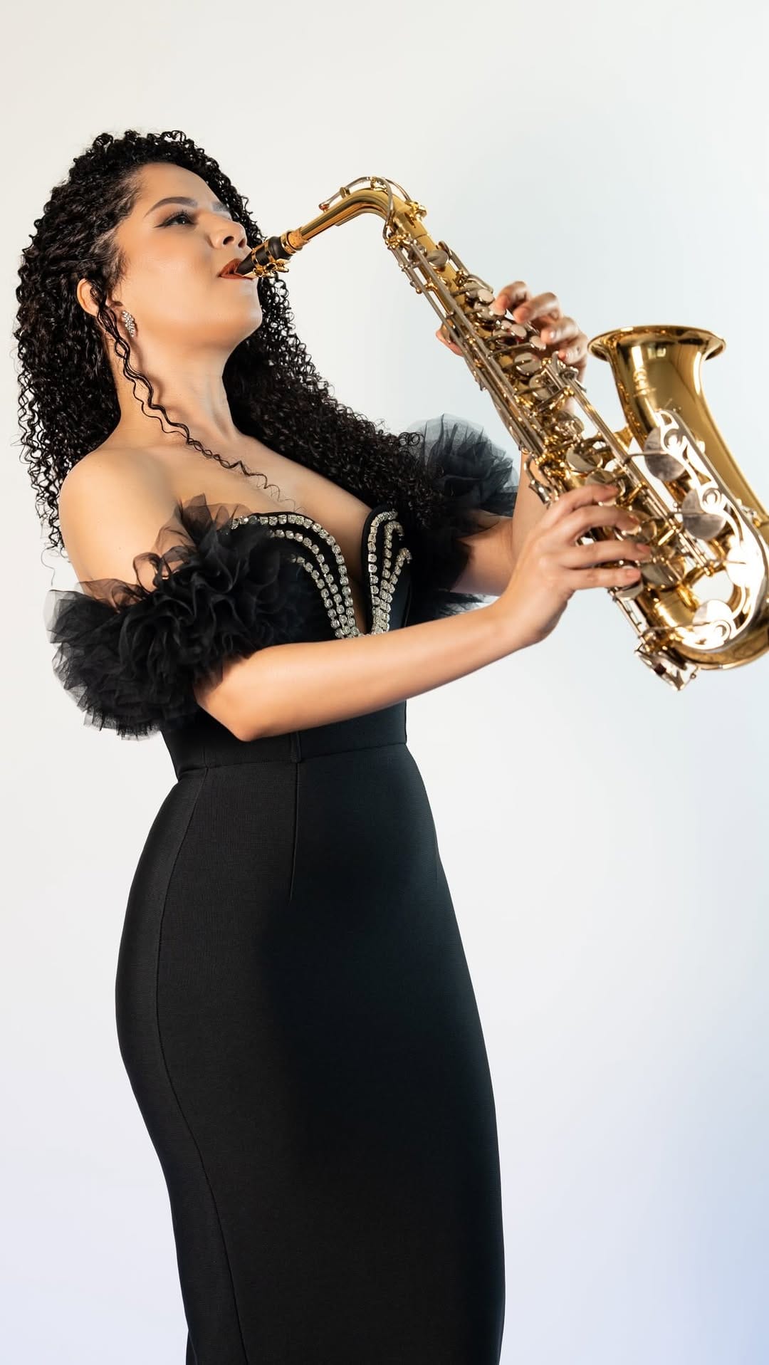 Post 5 by Anabel Perdomo - Flute & Saxophone on Instagram (video)