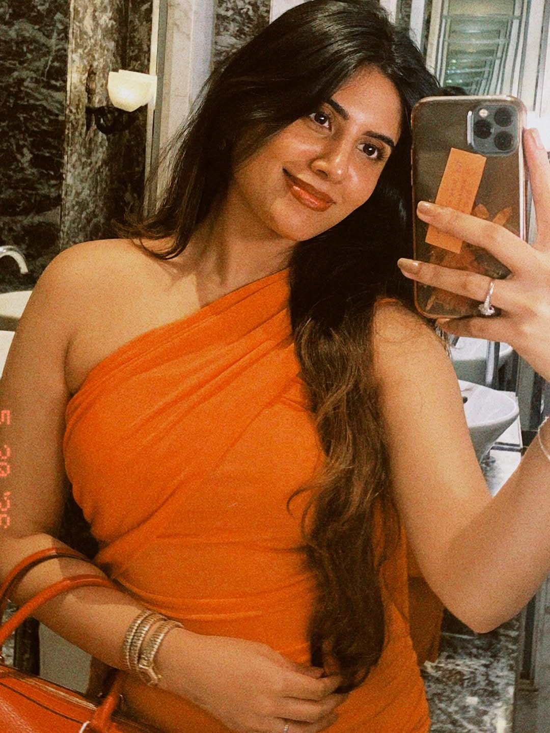 Post 1 by 𝗞𝗿𝗶𝘀𝗵𝗶𝗸𝗮 𝗔𝗻𝗯𝗮𝗹𝗮𝗴𝗮𝗻 on Instagram (carousel)