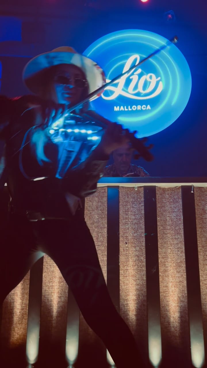 Post 2 by Marina Belinska on Instagram (video)