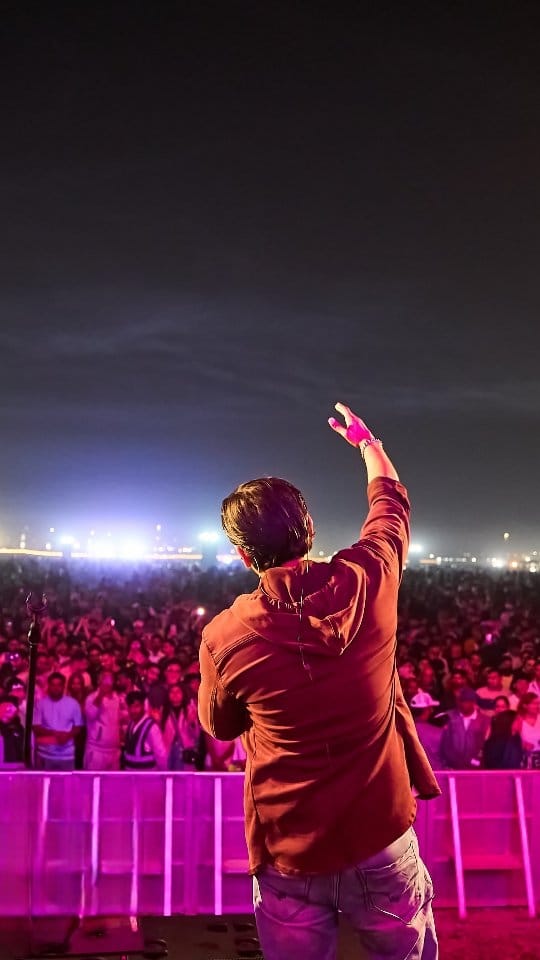 Post 10 by Fahmil Khan on Instagram (video)
