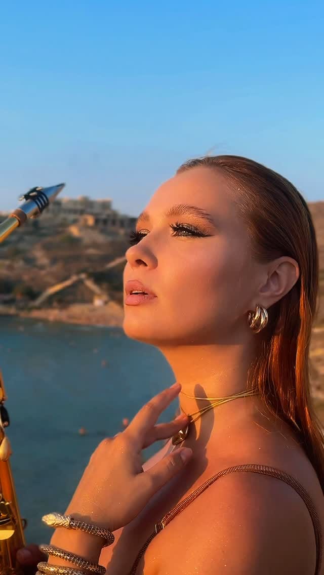 Post 8 by Madam Saxozavr👒🎷🦖 on Instagram (video)