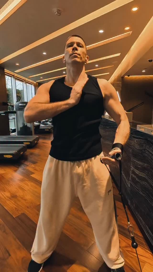 Post 6 by Roman Kurbanaev on Instagram (video)