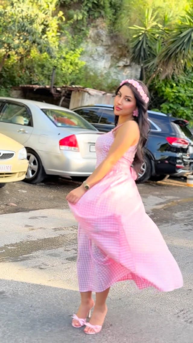 Post 1 by Revia makeup artist on Instagram (video)