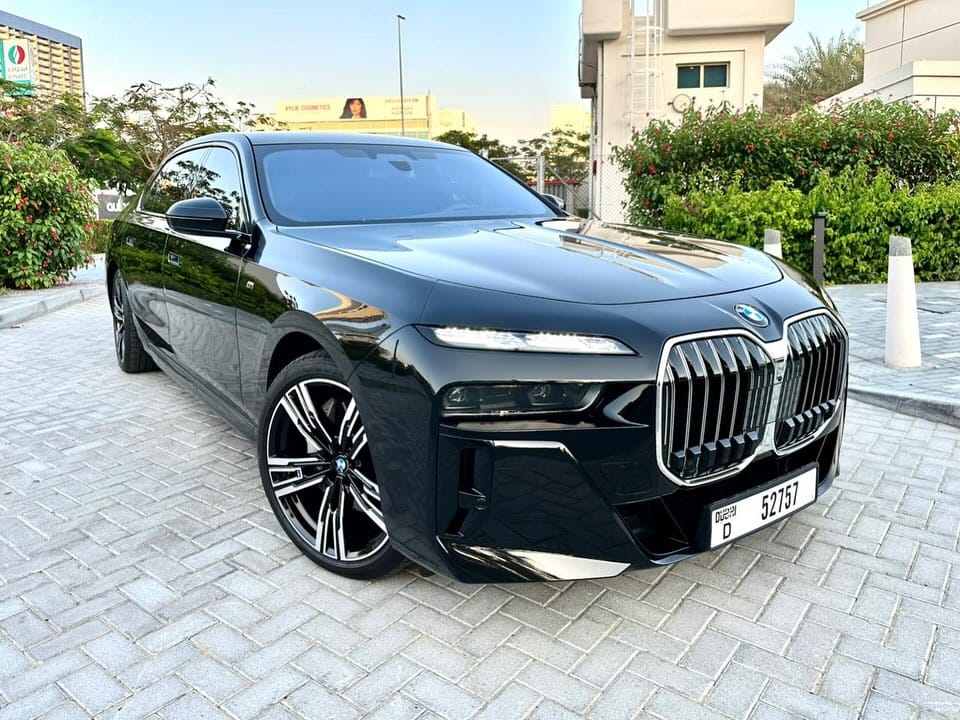 Post 5 by ♻️Buy Sell Exchange CARS🚘and Watches🕰️ on Instagram (carousel)