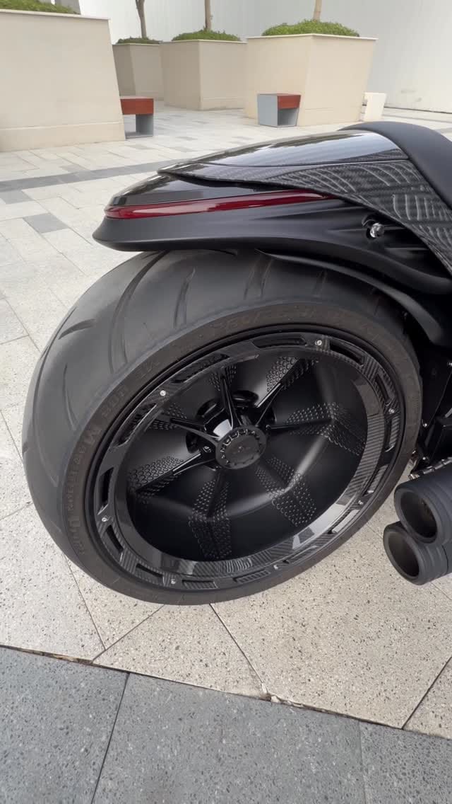 Post 5 by BOX39 | Bespoke Custom Motorcycles on Instagram (video)
