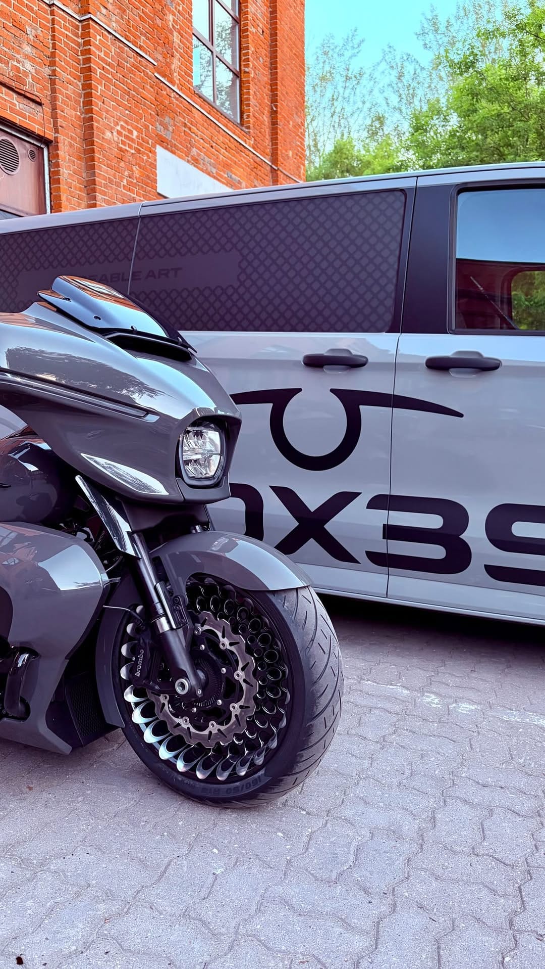 Post 1 by BOX39 | Bespoke Custom Motorcycles on Instagram (video)