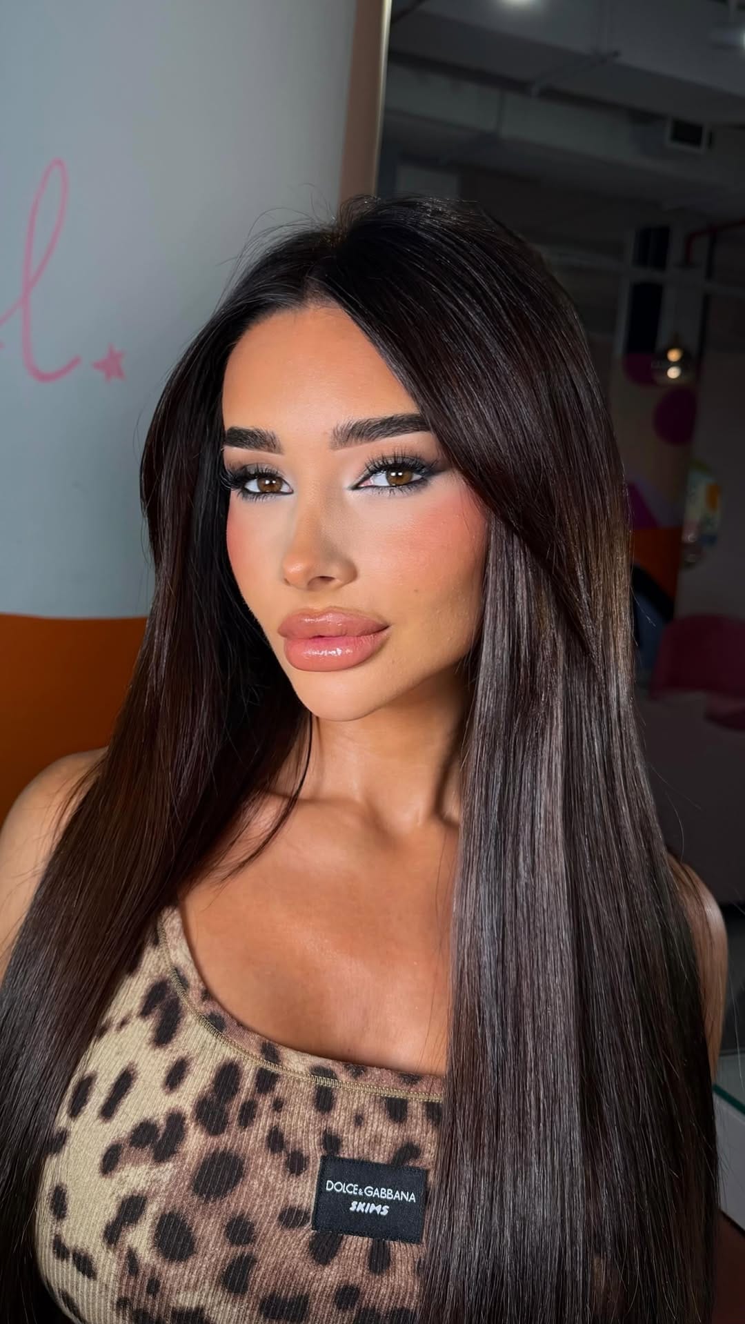 Post 9 by AMIERAH | DUBAI MAKEUP ARTIST on Instagram (video)