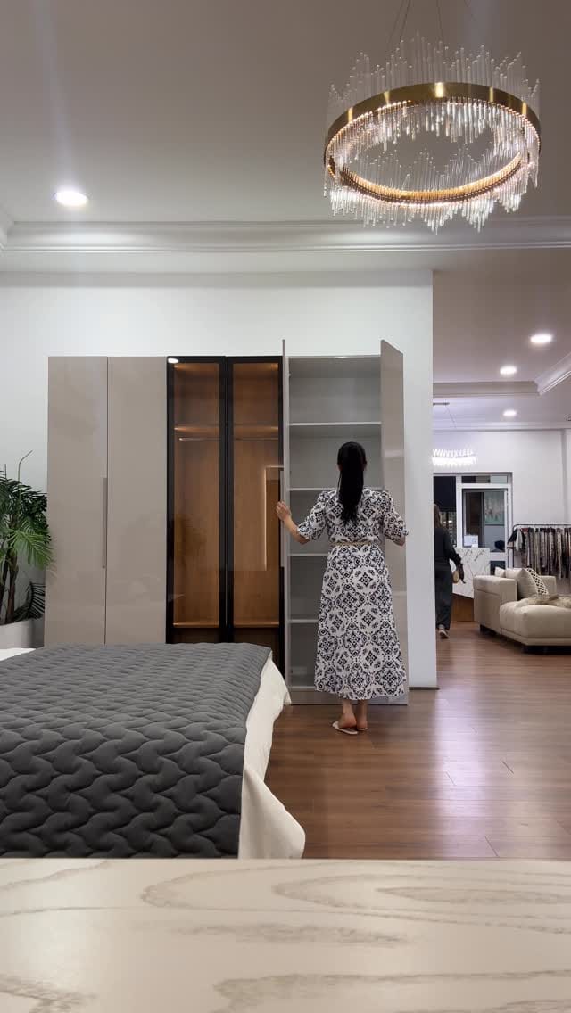 Post 3 by Marwa مروى on Instagram (video)