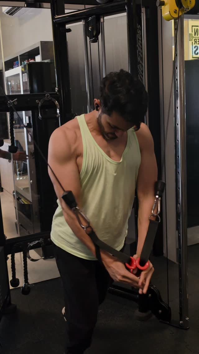 Post 6 by Pilot Faris on Instagram (video)