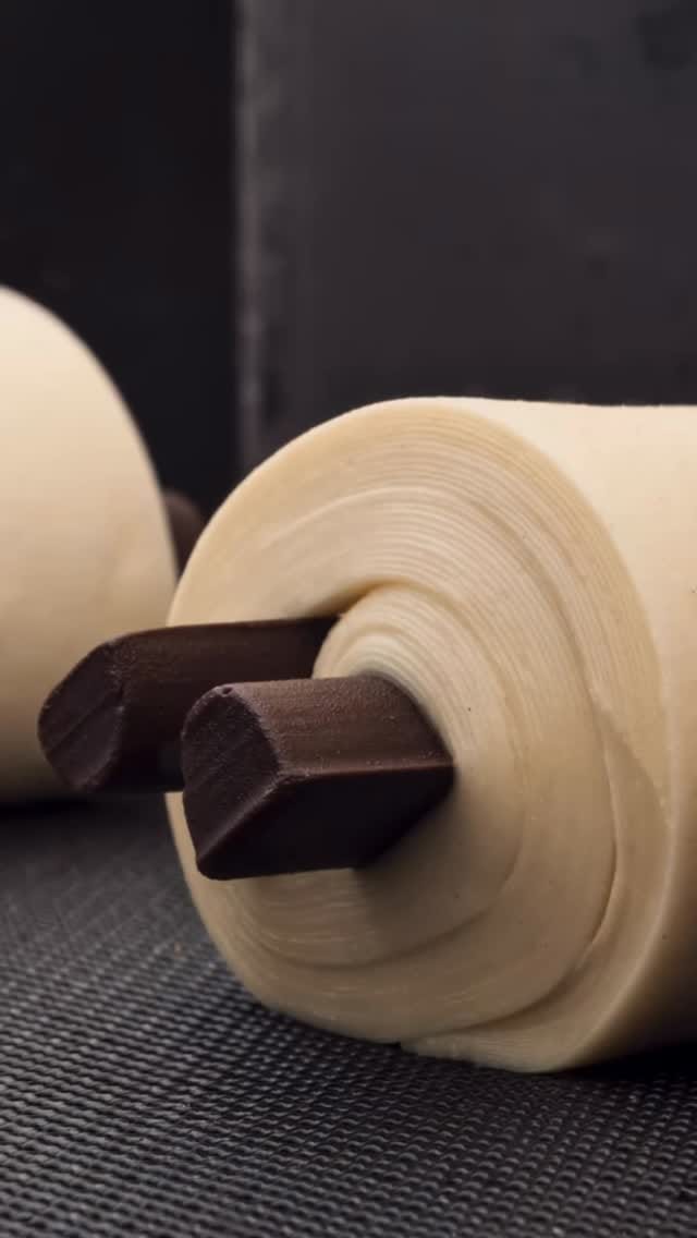 Post 1 by Food Photographer Dubai 🇦🇪 on Instagram (video)