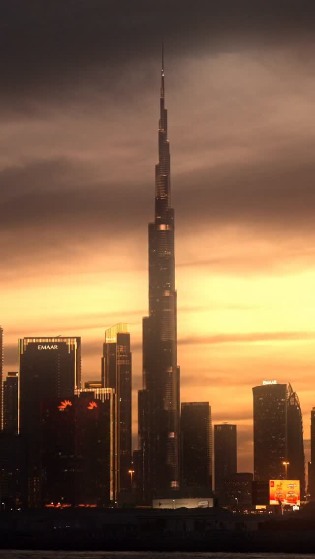 Post 6 by Essa Zahidi on Instagram (video)
