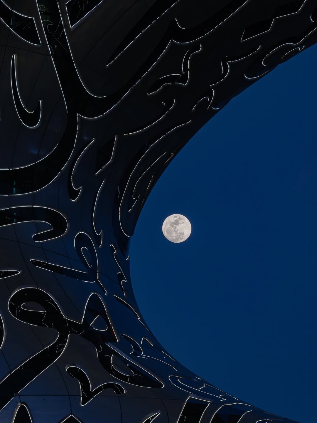 Post 2 by Essa Zahidi on Instagram (image)