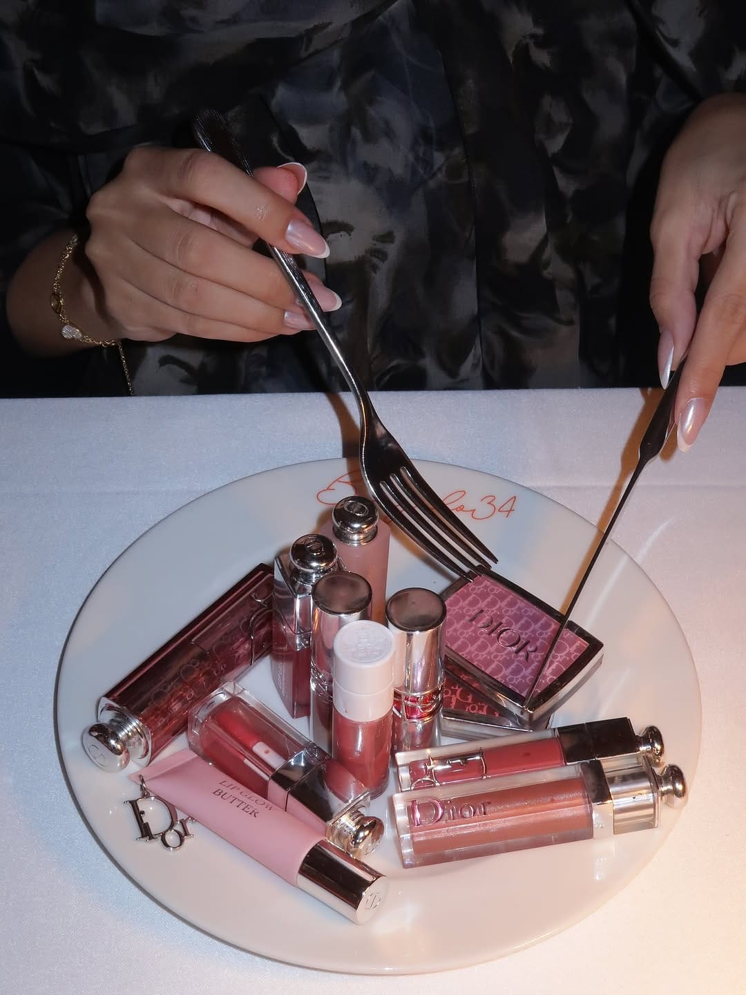 Post 9 by 𝖪𝗁𝗎𝗅𝗈𝗈𝖽 . on Instagram (carousel)