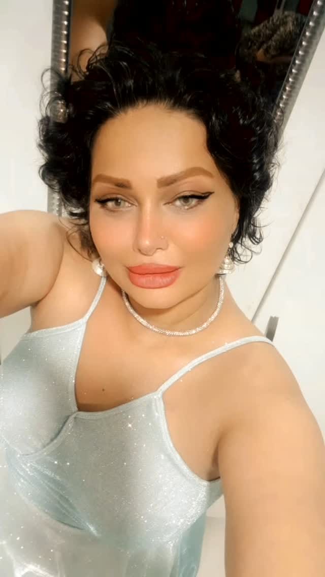 Post 1 by Homa Queen on Instagram (video)