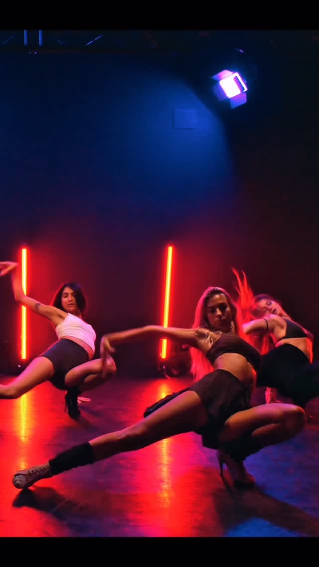 Post 2 by Camila Mendes Ribeiro on Instagram (video)