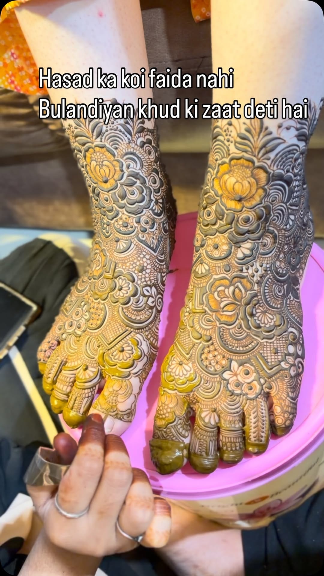 Post 5 by Naba Danish Sarvar | Mehendi Artist ☘️ on Instagram (video)