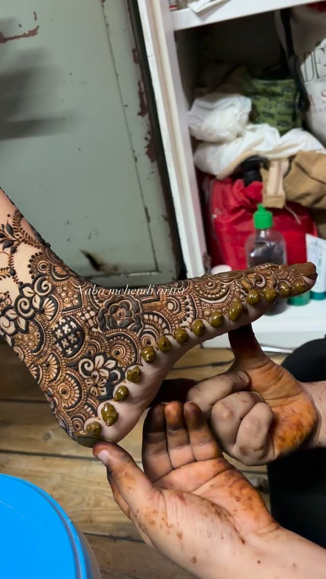 Post 9 by Naba Danish Sarvar | Mehendi Artist ☘️ on Instagram (video)