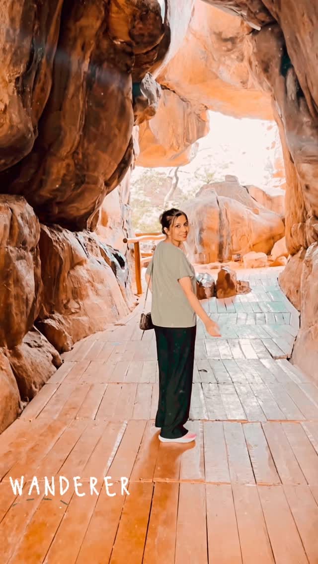 Post 6 by Vidya Joshipatel on Instagram (video)