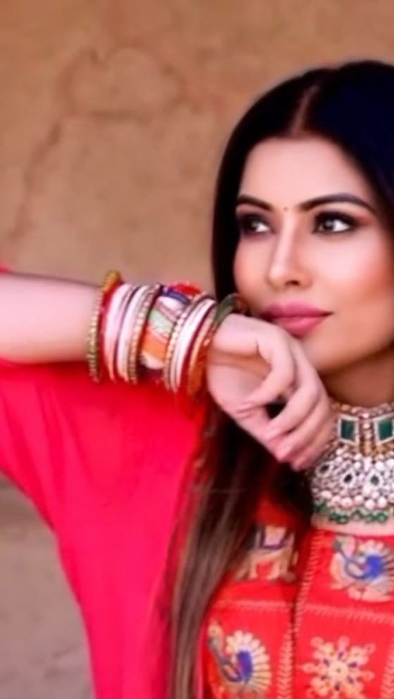 Post 4 by Vidya Joshipatel on Instagram (video)