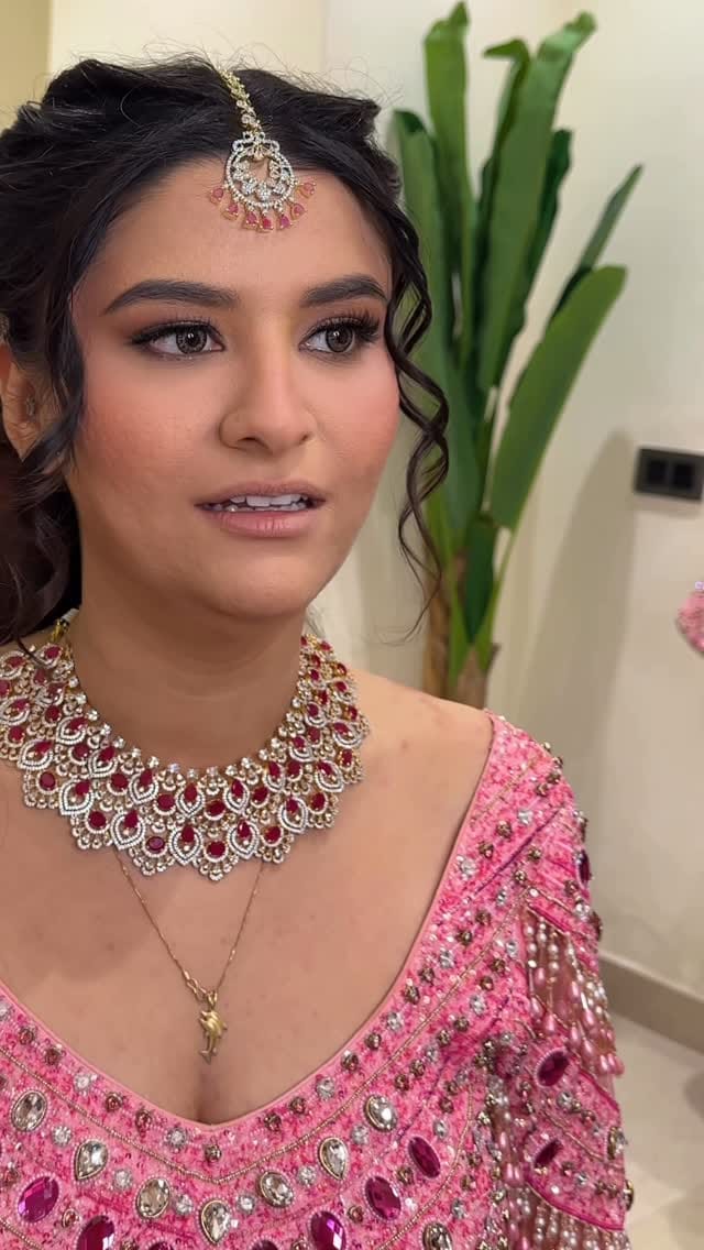 Post 3 by ✨Luxury Bridal Makeup | By Simran Mahajan on Instagram (video)