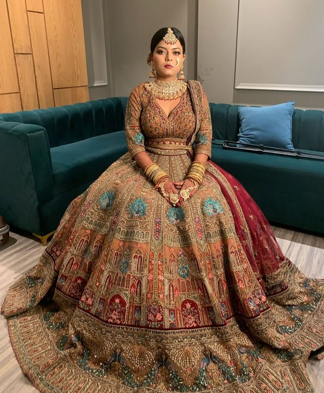 Post 5 by ✨Luxury Bridal Makeup | By Simran Mahajan on Instagram (carousel)