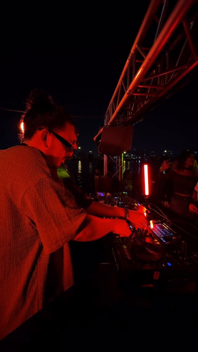 Post 3 by Jimmy (AE) on Instagram (video)