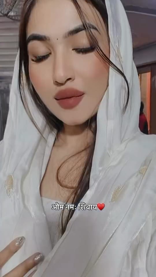Post 2 by Muskan soni on Instagram (video)