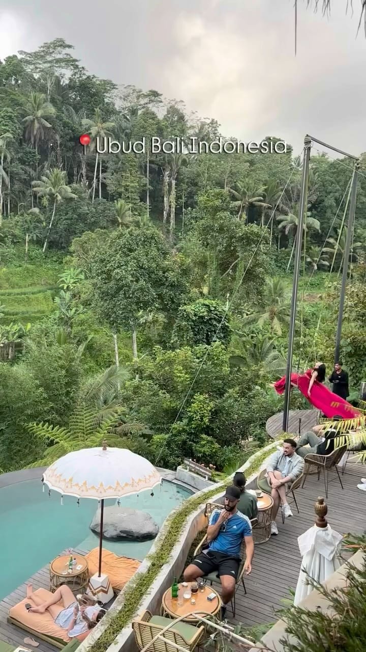 Post 2 by Christian Zgheib on Instagram (video)