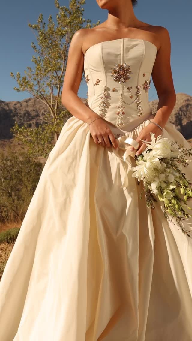 Post 8 by Tie The Knot on Instagram (video)