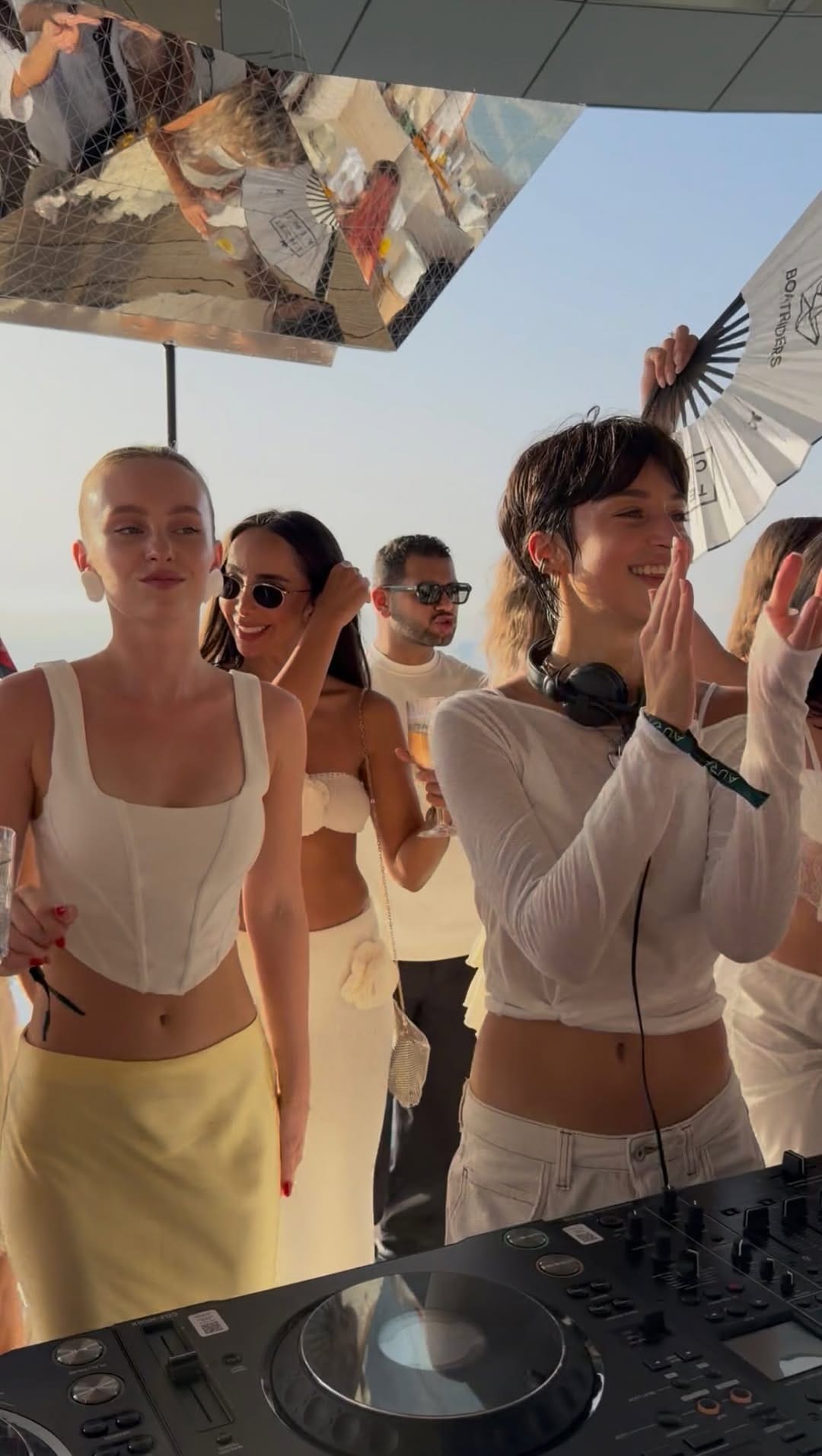 Post 4 by BOATRIDERS / yachtparty on Instagram (video)