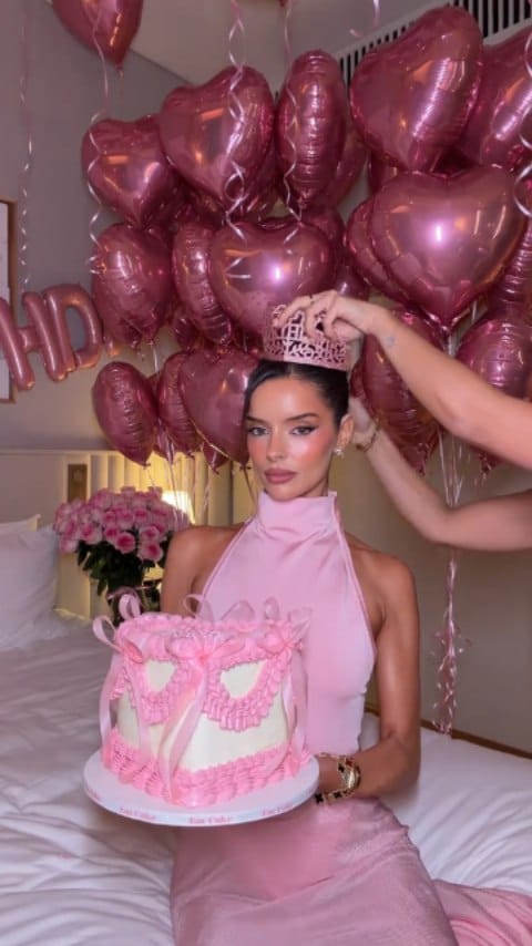 Post 8 by The Pop Shop 🎈 Luxury Balloons & Roses Dubai on Instagram (video)