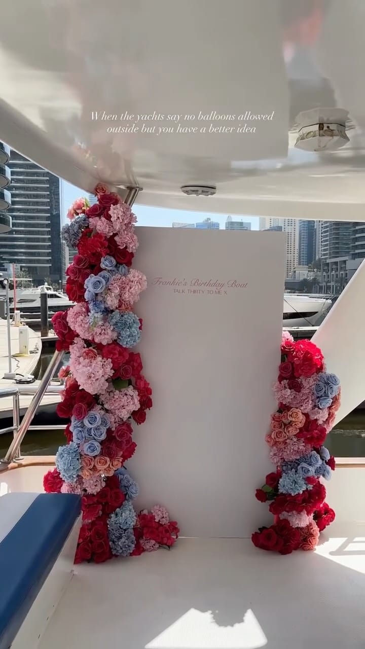 Post 7 by The Pop Shop 🎈 Luxury Balloons & Roses Dubai on Instagram (video)