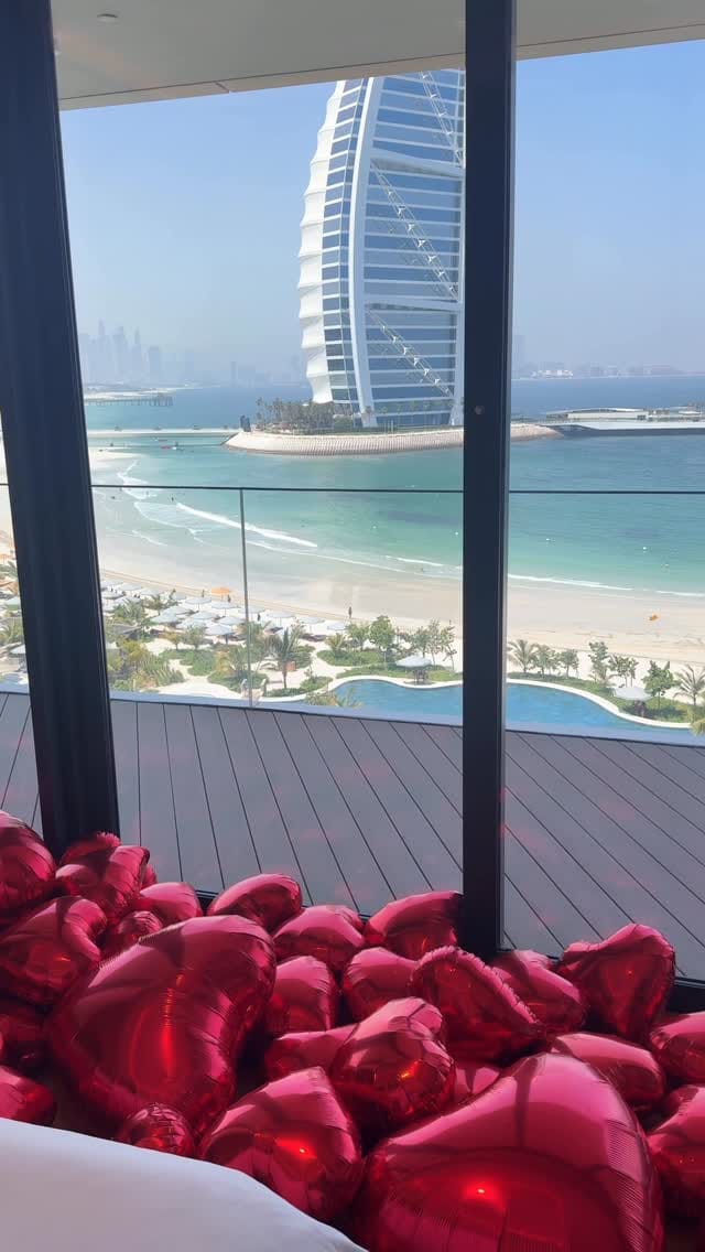 Post 5 by BALLOONS | EVENTS | DECOR | DUBAI on Instagram (video)