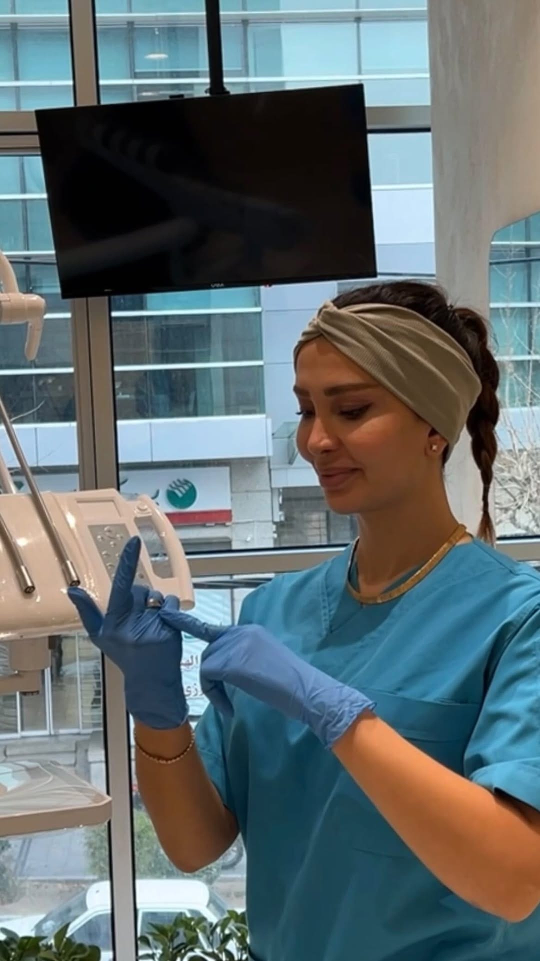 Post 10 by Dr.Diana Hakimpour on Instagram (video)