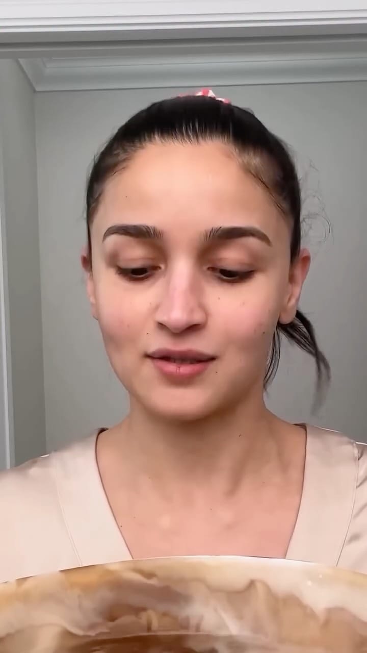 Post 3 by Dr. Priyanka Hemrajani | Dermatologist | New Delhi on Instagram (video)
