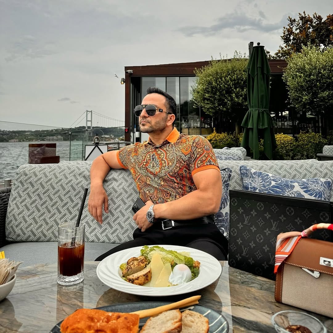 Post 7 by Ertuğ on Instagram (image)