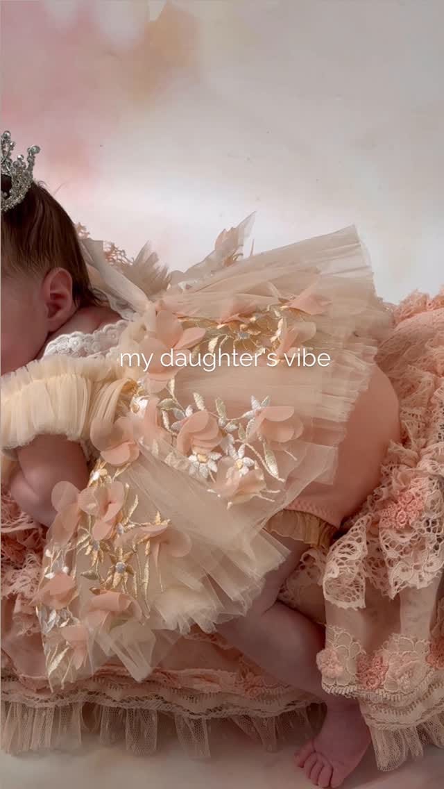 Post 4 by 𝐊𝐀𝐓𝐘𝐀 𝐆𝐑𝐎𝐘𝐒 on Instagram (video)