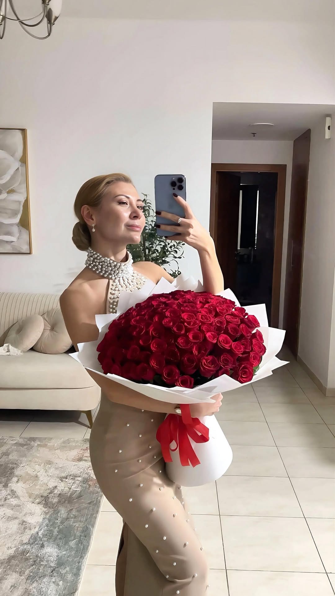 Post 7 by Polina Sandan Dubai Singer Pianist on Instagram (video)