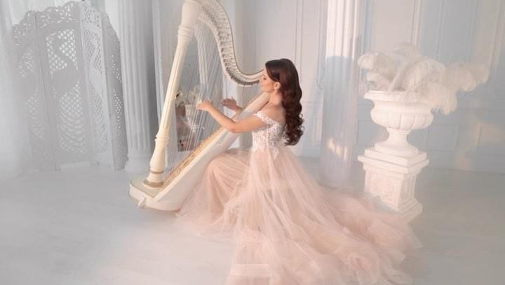 Post 10 by 🎼 Harpist In Dubai 🎼 on Instagram (video)