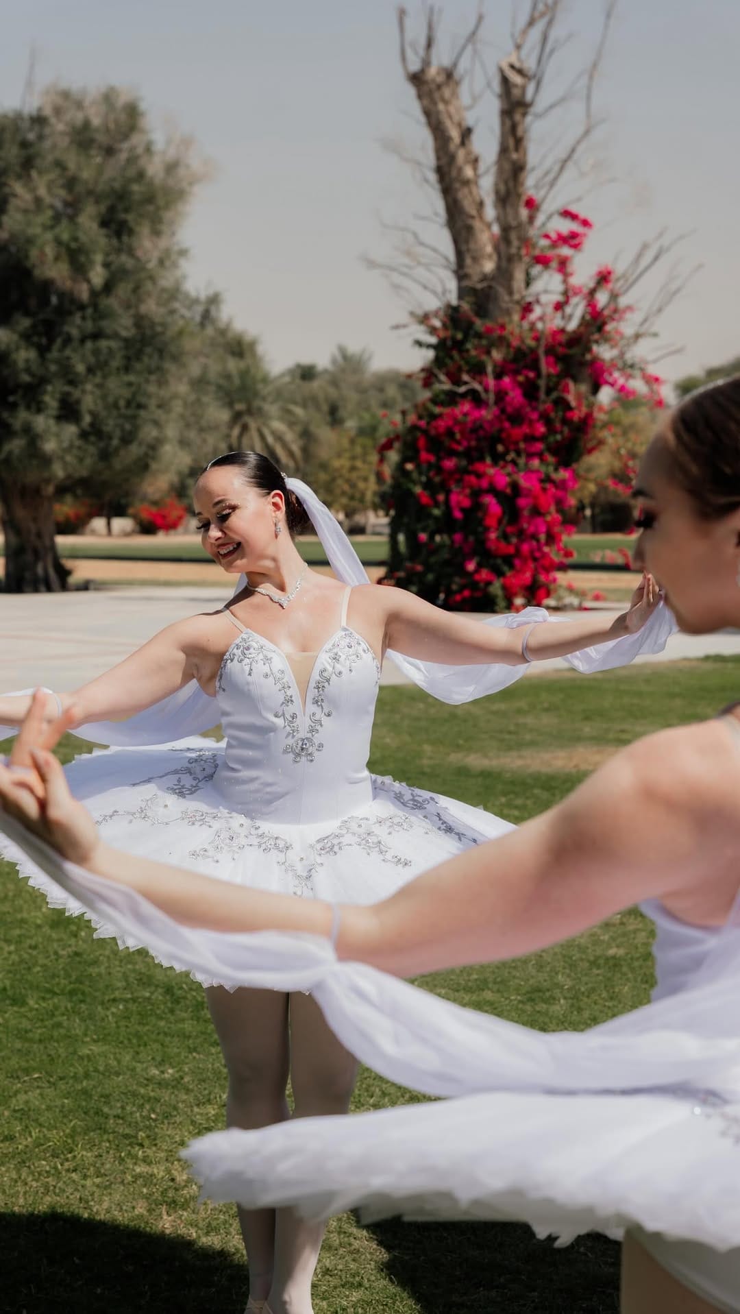 Post 3 by 🎼 Harpist In Dubai 🎼 on Instagram (video)