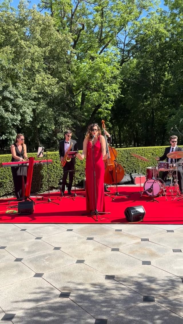 Post 2 by Alexandra Dora Pádár on Instagram (video)