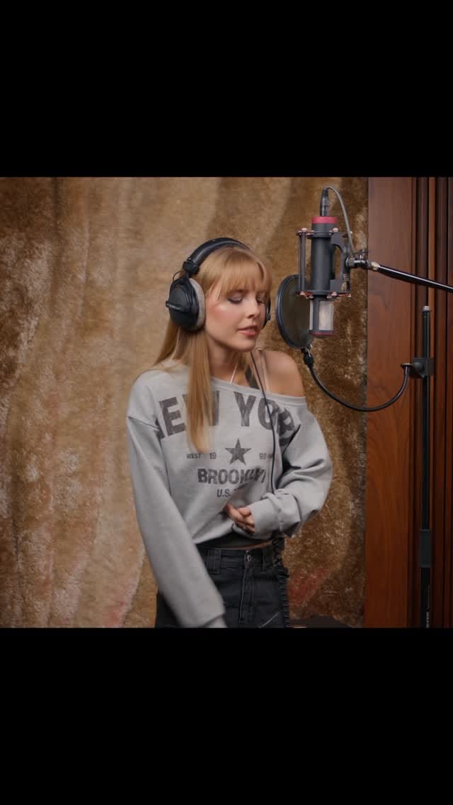 Post 8 by Emily Linge Official on Instagram (video)