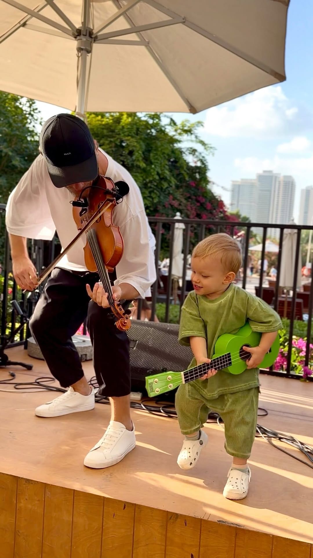Post 8 by Violin Dubai on Instagram (video)