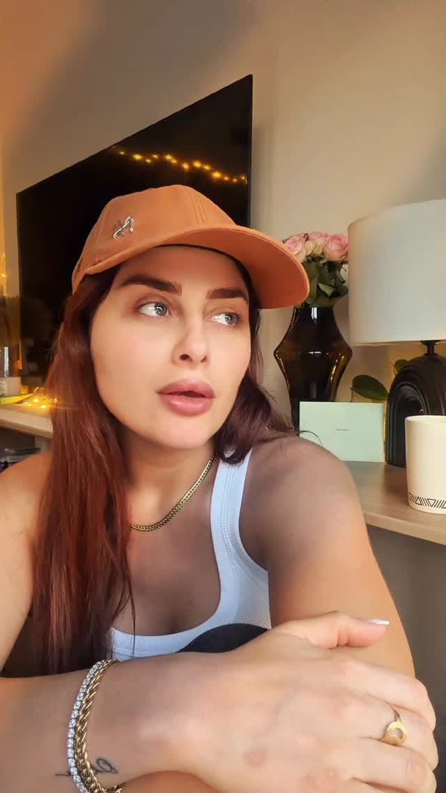 Post 8 by Clara - كلارا on Instagram (video)