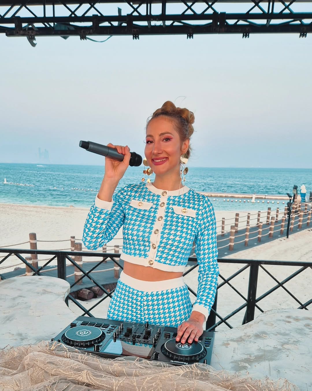 Post 7 by Singer Dj Pianist Abu Dhabi Dubai UAE on Instagram (image)